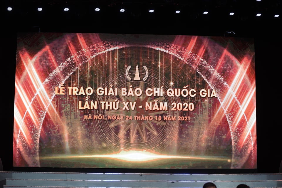 Lễ trao Giải Báo chí Quốc gia lần thứ XV-năm 2020 được tổ chức trọng thể, tại Cung văn hóa Lao động Hữu nghị Việt Xô, thành phố Hà Nội. (Ảnh: Hoàng Đạt/Vietnam+)