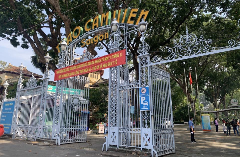 Khu vực cổng vào của Thảo Cầm Viên Sài Gòn mở cửa đón khách tham quan từ ngày 5/11. (Ảnh: Thu Hương/TTXVN)