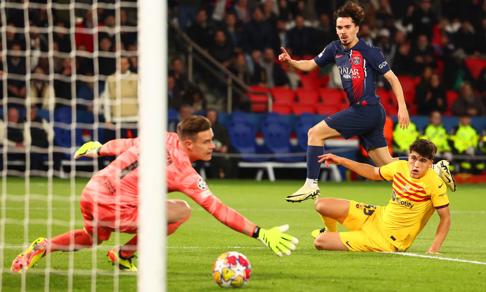 Chỉ 3 phút sau, PSG dẫn ngược 2-1 nhờ pha lập công của Vitinha. (Nguồn: Getty Images)