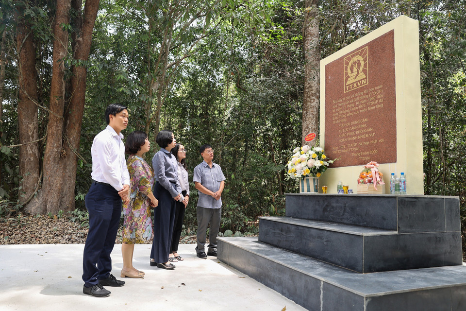 Khu di tích Bia tưởng niệm Thông tấn xã Giải phóng nằm trên địa phận huyện Tân Biên, tỉnh Tây Ninh trở thành "địa chỉ đỏ" truyền thống của đội ngũ cán bộ, phóng viên TTXVN. (Ảnh: Giang Phương/TTXVN)