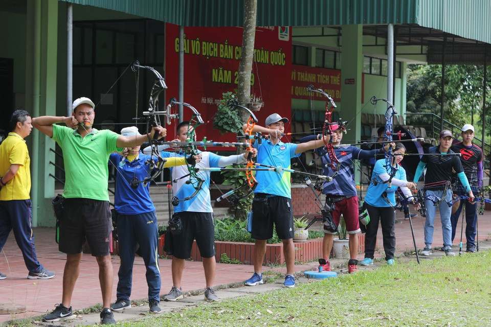 Đội tuyển Bắn cung quốc gia tập luyện chuẩn bị cho các giải đấu. (Ảnh: Thành Đạt/TTXVN)