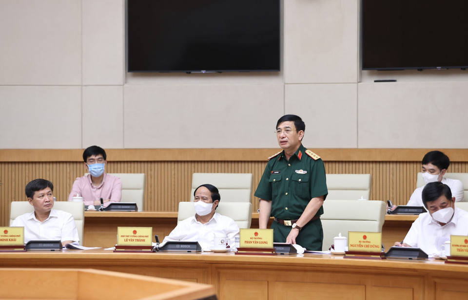 Đại tướng Phan Văn Giang, Bộ trưởng Bộ Quốc phòng, phát biểu tại cuộc họp. (Ảnh: Dương Giang/TTXVN)