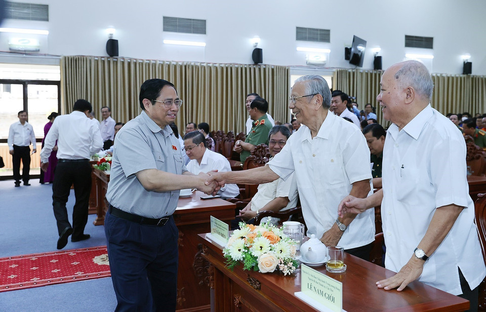 Thủ tướng Phạm Minh Chính với cử tri thành phố Cần Thơ. (Ảnh: Dương Giang/TTXVN)