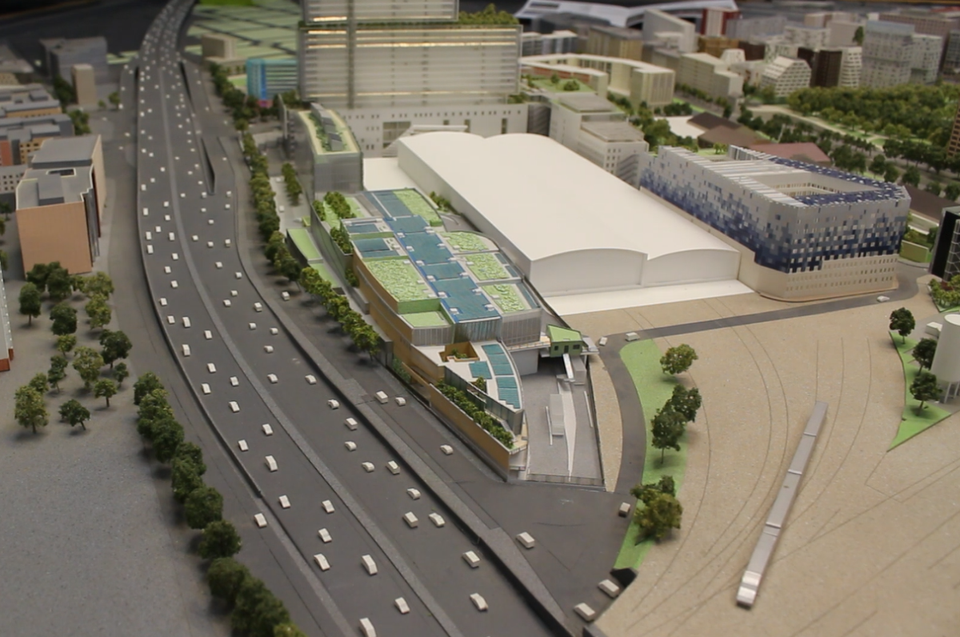 Để phục vụ cho việc di chuyển, hạn chế các phương tiện có khả năng phát thải khí cácbon, tuyến tàu điện nổi T3 sẽ được nối tới khu đô thị, cùng với tyến tàu điện ngầm hiện đại nhất Paris. (Ảnh: Hùng Võ/Vietnam+)