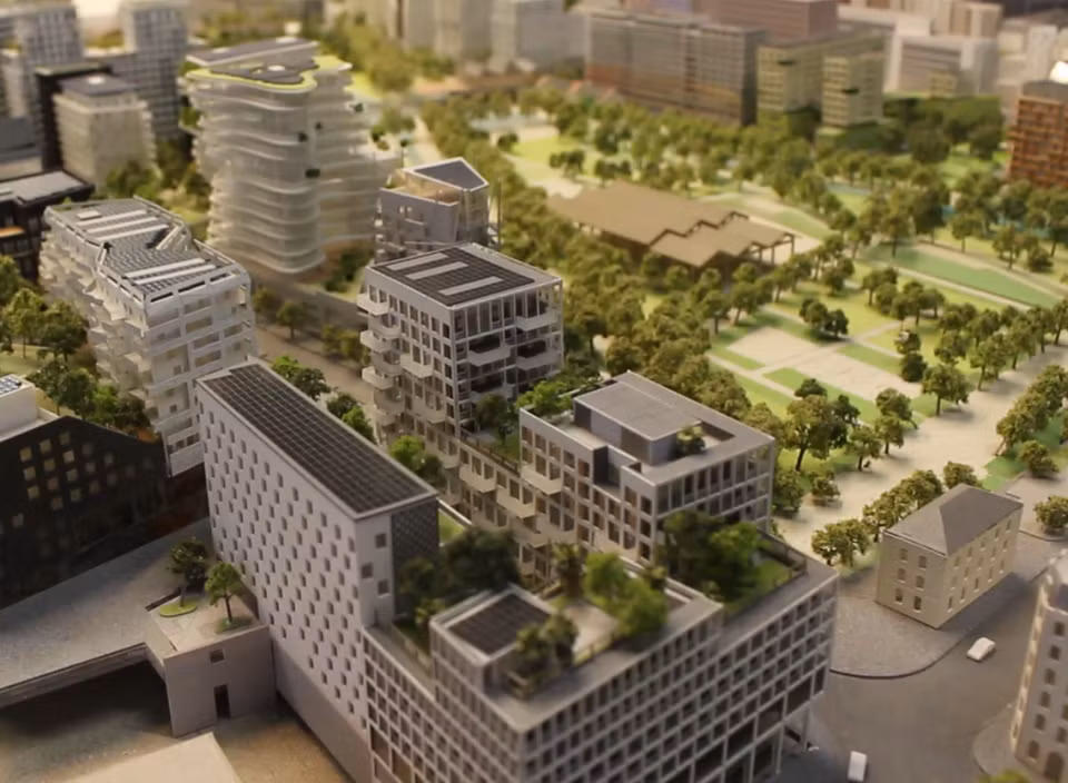 Khu đô thị Clichy-Batignolles được thiết kế xen kẽ giữa các khu dân cư với rừng cây để tăng giá trị môi trường sống. (Ảnh: Hùng Võ/Vietnam+)