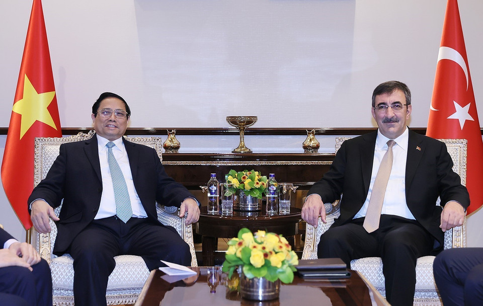 Thủ tướng Phạm Minh Chính gặp hẹp Phó Tổng thống Thổ Nhĩ Kỳ Cevdet Yilmaz. (Ảnh: Dương Giang/TTXVN)