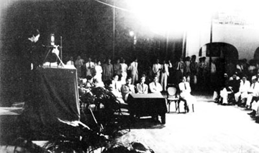 Lễ thành lập Hội truyền bá Quốc ngữ, 5/1938, tại Hà Nội, với sự tham dự của các diễn giả Phan Thanh, Nguyễn Văn Tố, Võ Nguyên Giáp, Hoàng Xuân Hãn, Nguyễn Văn Huyên... (Ảnh: Tư liệu TTXVN)