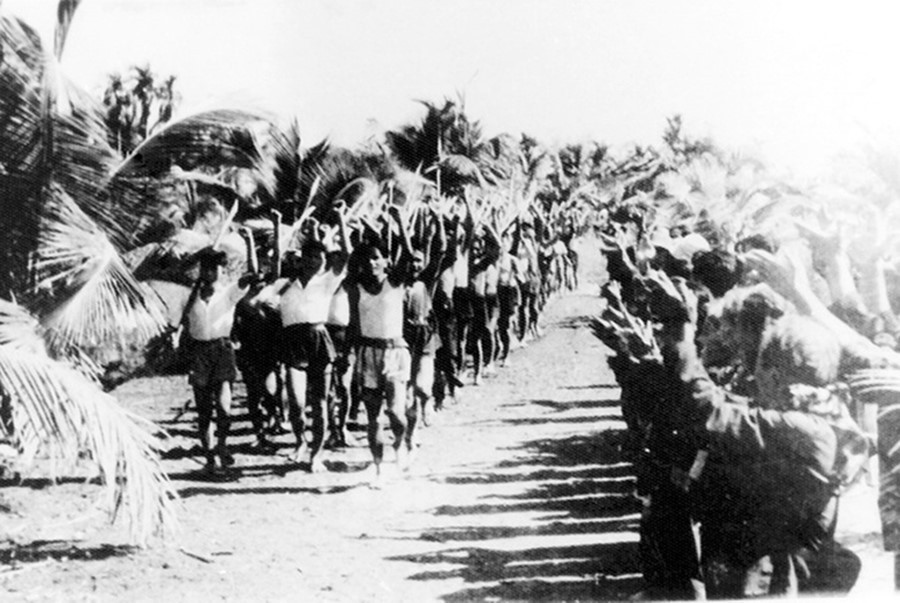 Ngày 1/6/1945, tổ chức Thanh niên Tiền phong ra đời ở Nam Bộ. Đây là phong trào thanh niên hoạt động theo định hướng của Đảng, có vai trò tích cực trong quá trình vận động, tập hợp lực lượng thanh niên chuẩn bị cho cuộc Tổng khởi nghĩa tháng Tám năm 1945. (Ảnh: Tư liệu TTXVN)