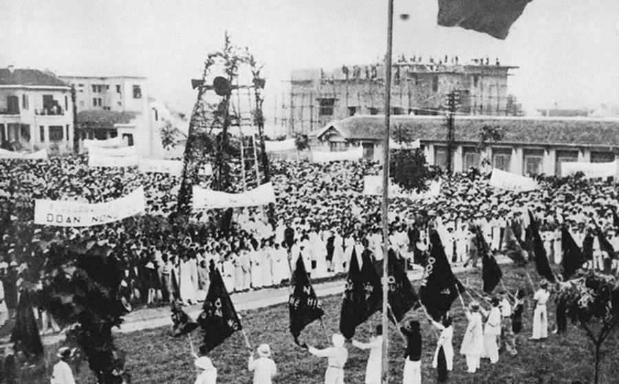 Míttinh kỷ niệm Ngày Quốc tế Lao động 1/5 tại khu Đấu xảo Hà Nội (nay là Cung Văn hóa Hữu nghị Việt-Xô), tháng 5/1938. (Ảnh: Tư liệu TTXVN)