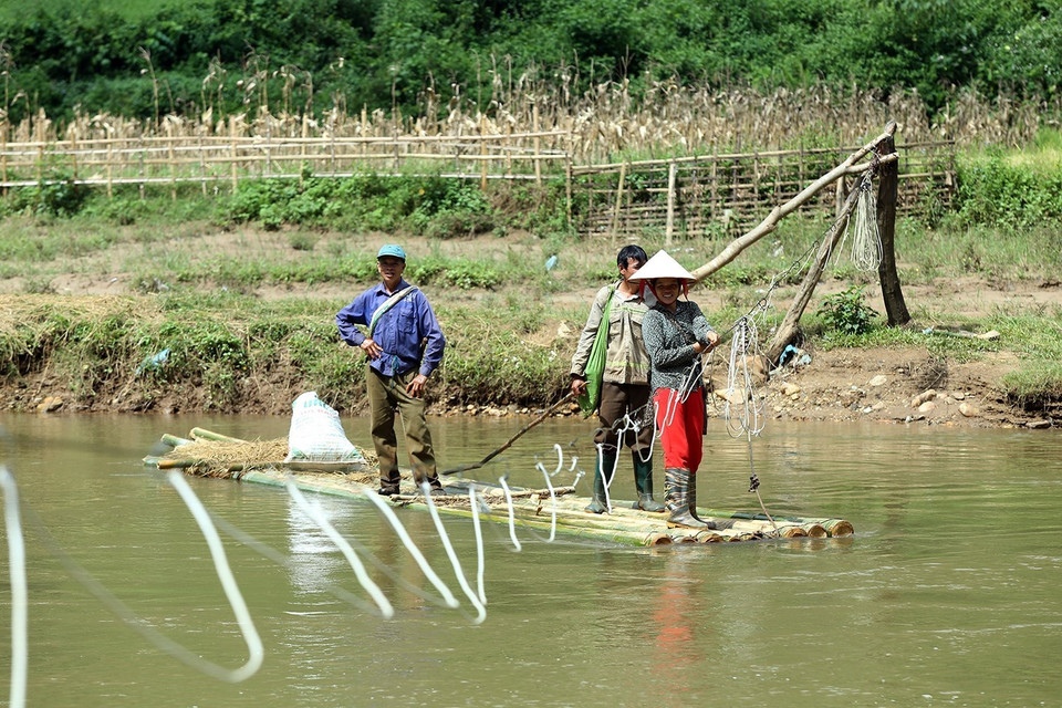 Vì vậy, để phát triển du lịch, đảm bảo đời sống người dân, chính quyền cơ sở và các cơ quan ban ngành cần có các biện pháp xử lý, khắc phục để đảm bảo an toàn cho người dân và du khách. (Ảnh: Phan Tuấn Anh/TTXVN)