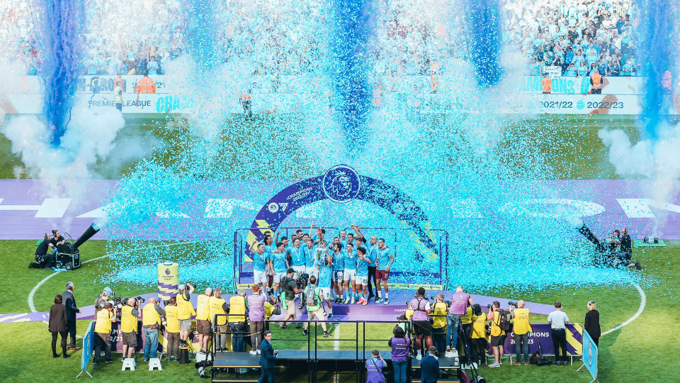 Thành tích này giúp Man City trở thành câu lạc bộ thứ hai trong lịch sử sau Man United giành chức vô địch Premier League 3 mùa liên tiếp. (Nguồn: Mancity)