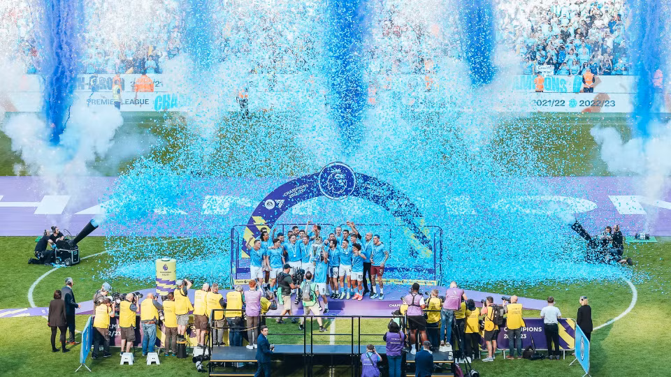 Thành tích này giúp Man City trở thành câu lạc bộ thứ hai trong lịch sử sau Man United giành chức vô địch Premier League 3 mùa liên tiếp. (Nguồn: Mancity)