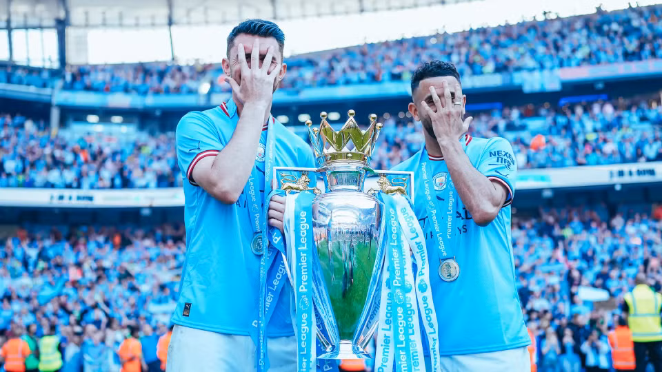 Sau giây phút đăng quang, Man City vẫn còn hai mục tiêu phía trước cần chinh phục là FA Cup và Champions League
