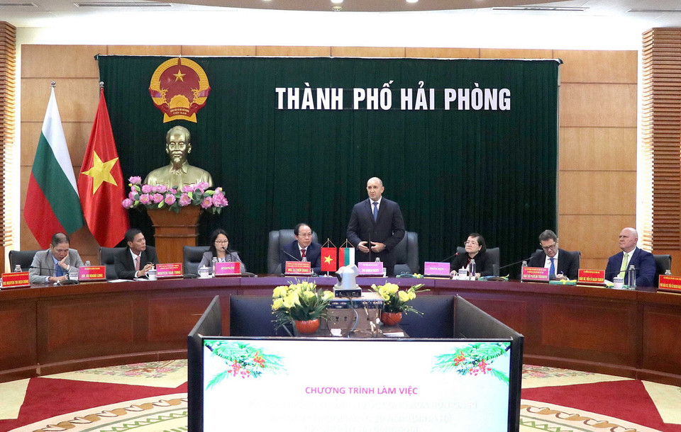 Tổng thống Cộng hòa Bulgaria Rumen Radev phát biểu tại buổi làm việc với lãnh đạo chủ chốt thành phố Hải Phòng. (Ảnh: Hoàng Ngọc/TTXVN)