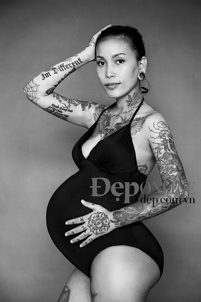 Vicky Maunsell (Nghệ nhân Tattoo - 26 tuổi, 62kg): Tôi cảm thấy hoàn toàn tự tin với hình thể bây giờ của mình. Trong trang phục áo tắm, cơ thể '9 tháng 10 ngày' của tôi trông nở nang, ra dáng phụ nữ và hấp dẫn hơn. Với tôi, được làm mẹ và có cái bụng bầu thật to là những điều tuyệt vời nhất!