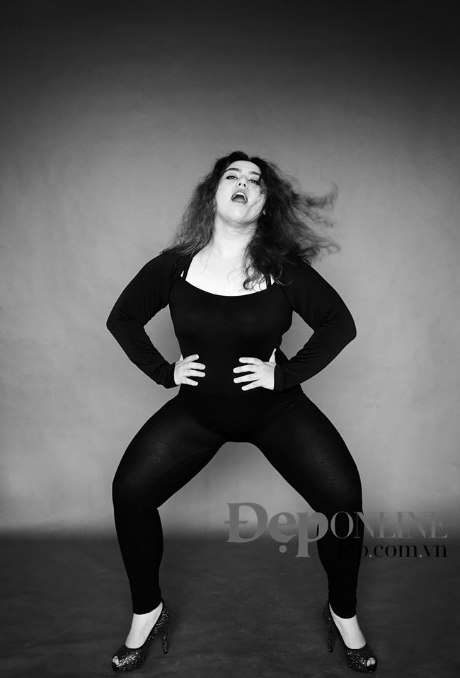 Sevinch Orujova Fagradinova (Ca sỹ - 23 tuổi): Trang phục đi biển của người đạo Hồi gọi một cách hóm hỉnh là 'bukini' (đối lập với bikini, trang phục phải dài che hết cơ thể, kể cả tay chân). Nhiều người nghĩ rằng những người mũm mĩm không mặc bikini vì họ xấu hổ và không tự tin với cơ thể mình. Cũng có thể, nhưng thứ khiến họ cảm thấy e ngại nhất chính là những cái nhìn dè bỉu từ mọi người xung quanh. Có một câu nói mà tôi rất tâm đắc: 'The beauty is in the eye of the beholder' - Sắc đẹp hoàn toàn phụ thuộc vào cảm nghĩ và cái nhìn của mỗi người. Hãy cảm nhận và thưởng thức cái đẹp bởi vì ta nghĩ rằng nó đẹp, chứ không phải chịu ảnh hưởng từ bất kì ai khác.