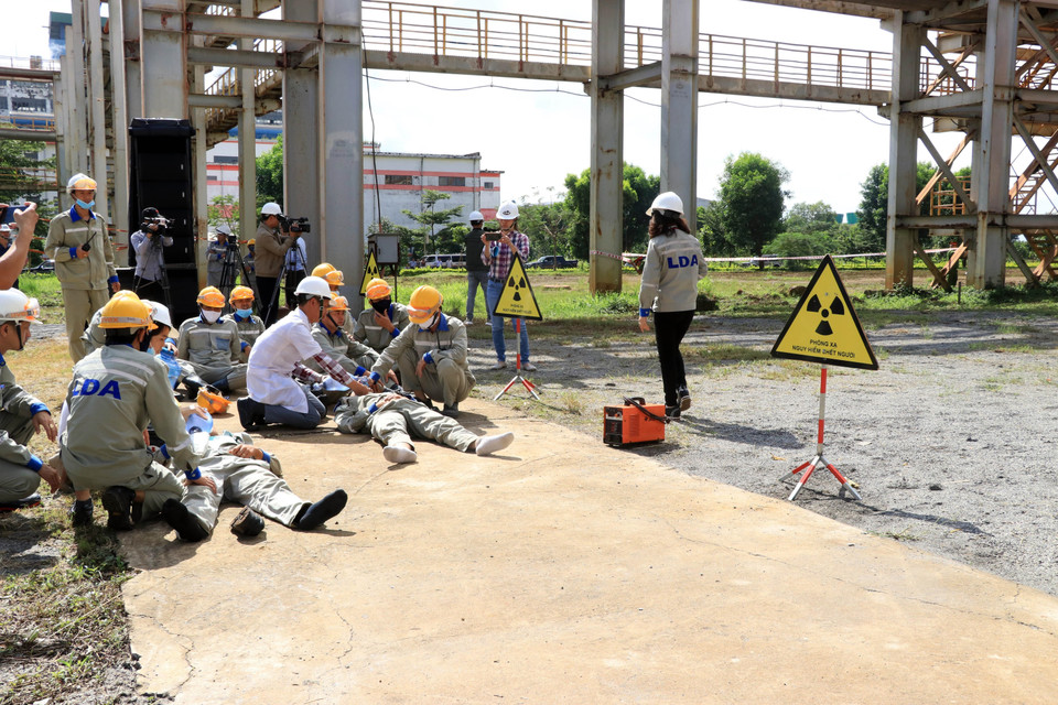 Đơn vị xảy ra sự cố xử lý ban đầu. (Ảnh: Quốc Hùng-Ngọc Dũng/TTXVN)