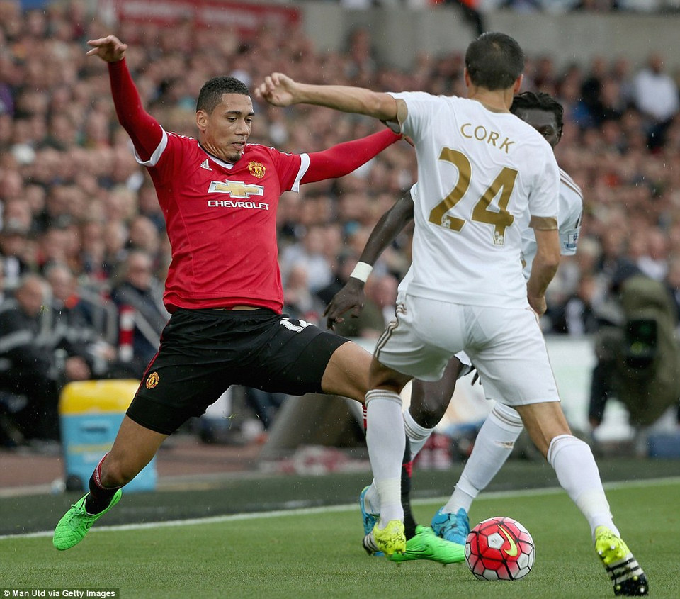 Trận đấu hẫn ngay sau tiếng còi khai cuộc của trọng tài.