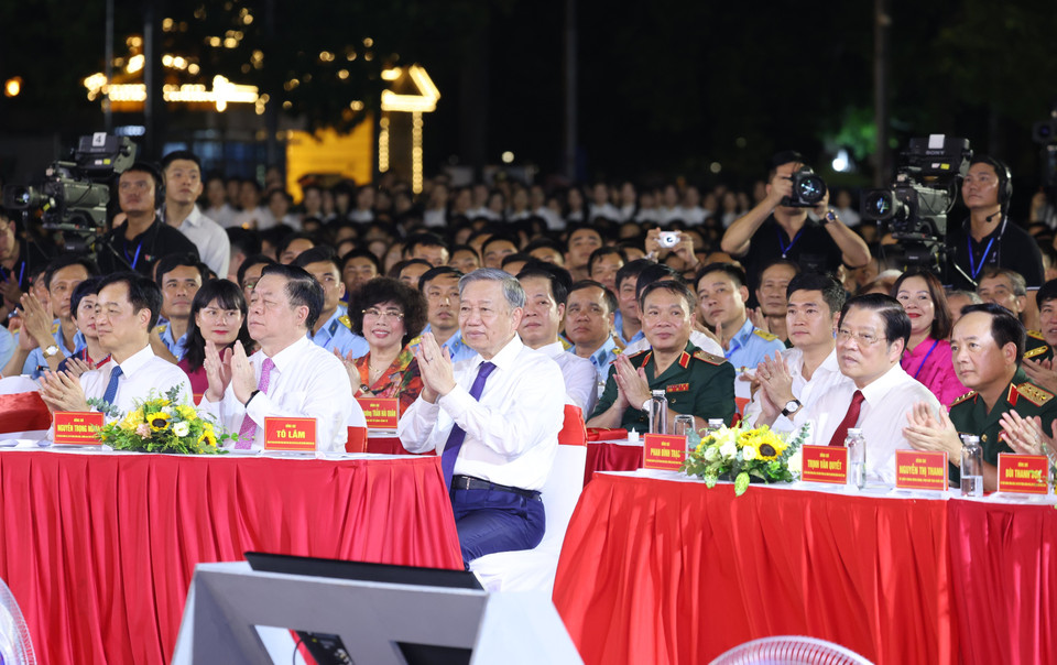 Tổng Bí thư, Chủ tịch nước Tô Lâm và các đại biểu dự chương trình. (Ảnh: Lâm Khánh/TTXVN)
