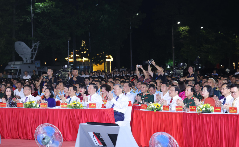 Tổng Bí thư, Chủ tịch nước Tô Lâm và các đại biểu dự chương trình. (Ảnh: Lâm Khánh/TTXVN)