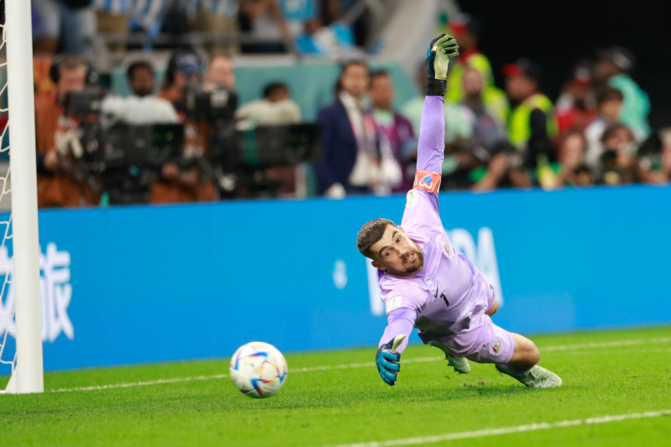 Messi chính là người đã đánh bại thủ thành Mathew Ryan với pha dứt điểm hiểm hóc... (Ảnh: Hải An/Vietnam+)