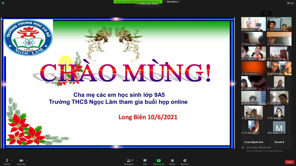 Trường THCS Ngọc Lâm (quận Long Biên) tổ chức gặp gỡ thí sinh, phụ huynh và phổ biến quy chế thi trong tối 10/6. (Nguồn: TTXVN)