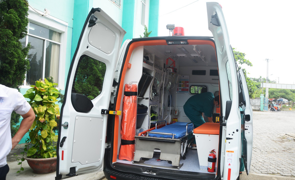 Xe lưu động chuẩn bị đầy đủ trang thiết bị cấp cứu, xử lý những trường hợp khẩn cấp. (Ảnh: Văn Dũng/TTXVN)