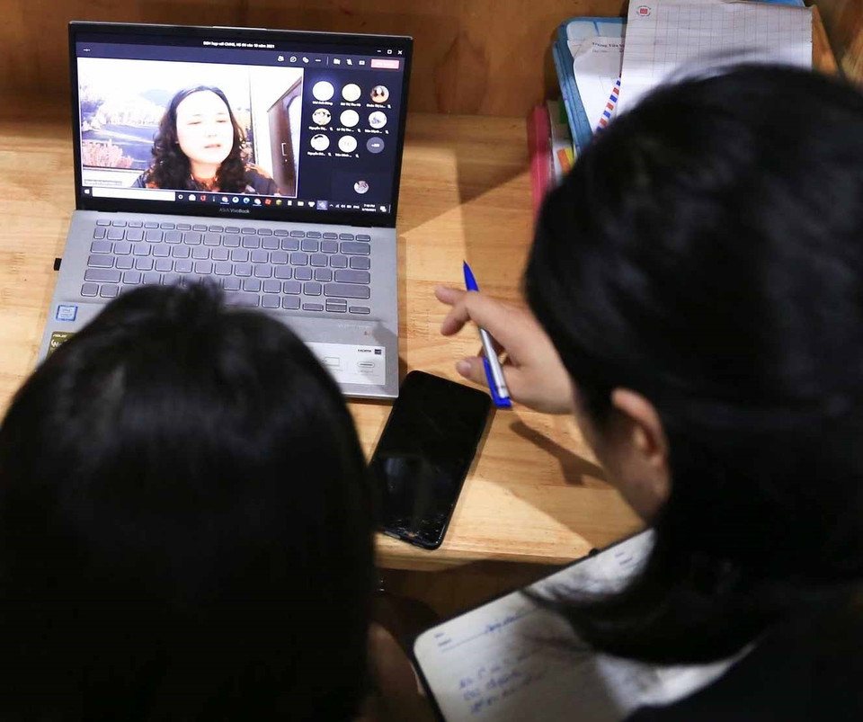 Tối 10/6/2021, nhiều trường THCS đã tổ chức phổ biến quy chế thi trực tuyến cho thí sinh. (Nguồn: TTXVN)