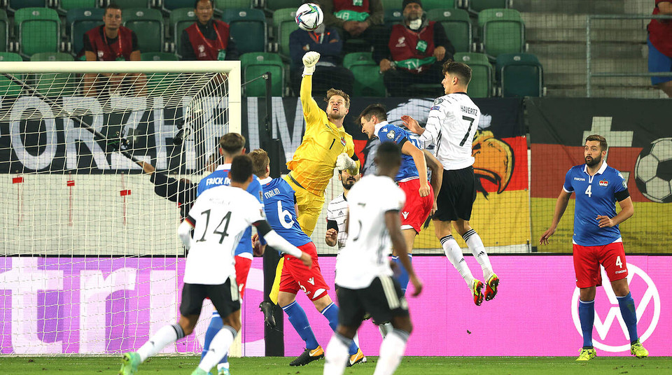 Với lực lượng được đánh giá cao hơn, Đức đã chủ động chơi ép sân ngay sau tiếng còi khai cuộc. (Nguồn: DFB)