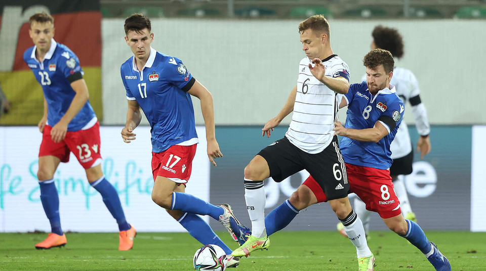 Sau khi có bàn thắng, Đức tiếp tục chơi ép sân. (Nguồn: DFB)