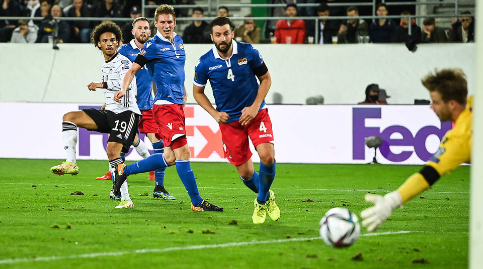 Leroy Sane là người đã ghi bàn thắng mang về lợi thế cho tuyển Đức. (Nguồn: DFB)
