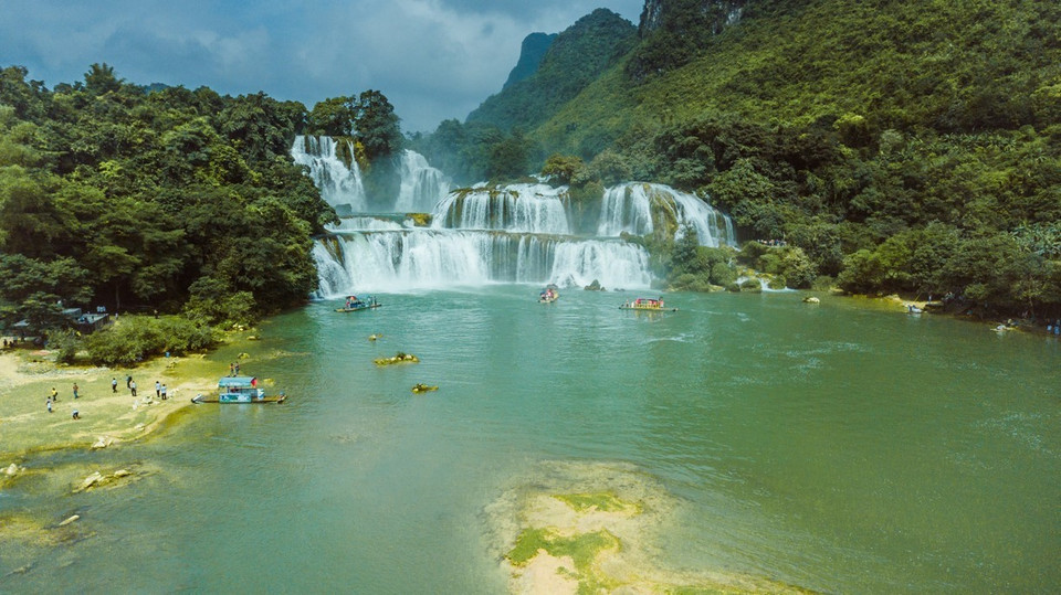 Vẻ đẹp hùng vĩ của thác Bản Giốc. (Ảnh: Trọng Đạt/TTXVN)