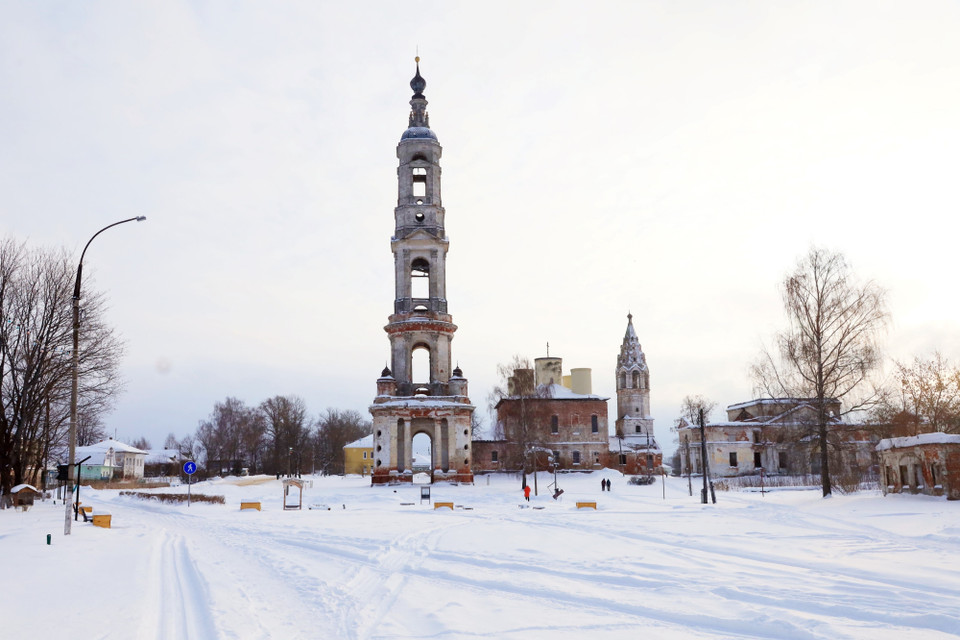 Tháp chuông nhà thờ Nikita Muchenika cao 93,87 mét, bị bỏ hoang, nhưng vẫn nằm trong Top 5 tháp chuông nhà thờ cao nhất ở Nga hiện nay. (Ảnh: Trần Hiếu/TTXVN)