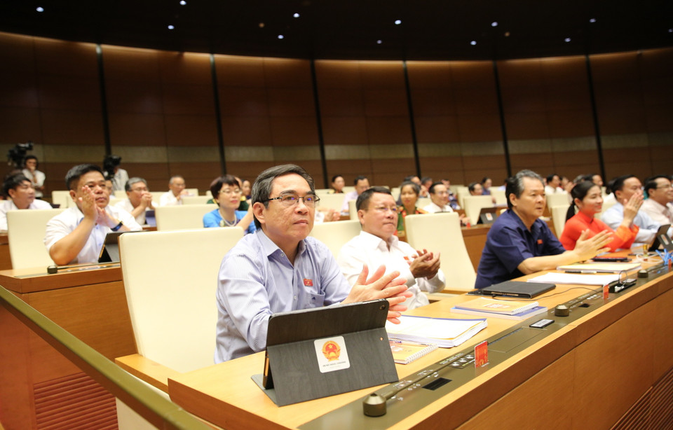 457/457 Đại biểu Quốc hội biểu quyết thông qua Nghị quyết phê chuẩn Hiệp định Thương mại Tự do giữa CHXHCN Việt Nam và Liên minh Châu Âu (EVFTA). (Ảnh: Dương Giang/TTXVN)