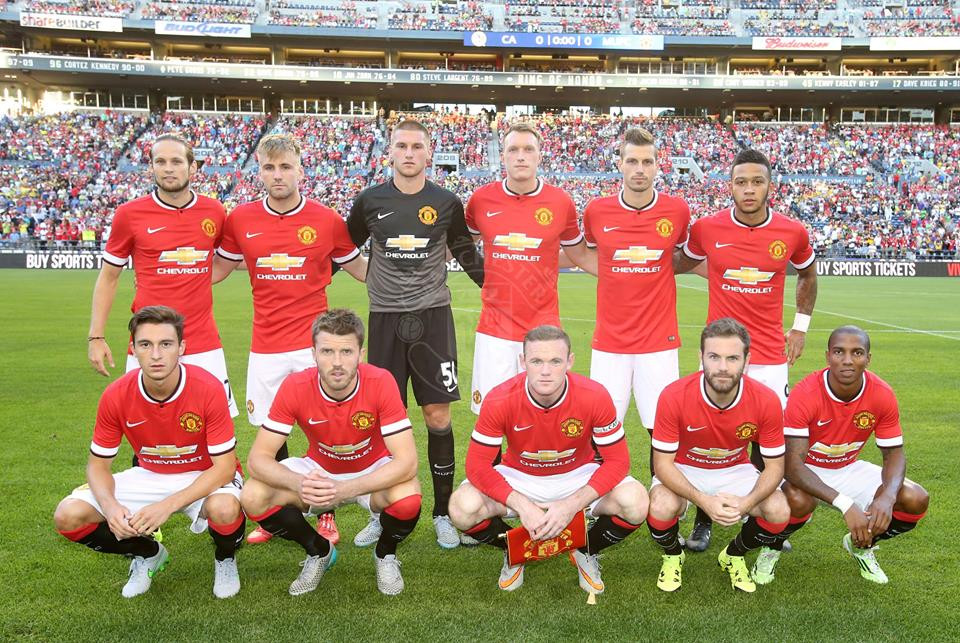 Đội hình ra sân của Manchester United có đến 3 tân binh là Memphis Depay, Matteo Darmian và Morgan Schneiderlin.