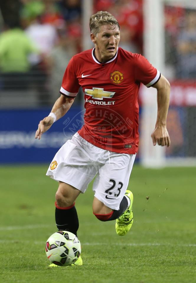 Bastian Schweinsteiger ra sân ở hiệp 2 và anh mang áo số 23.