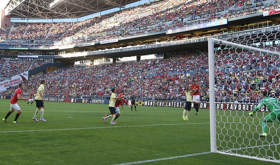 Phút thứ 5, Morgan Schneiderlin ghi bàn thắng mở tỷ số.