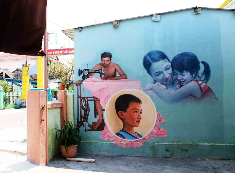 Làng bích hoạ Tam Thanh là kết quả của dự án giao lưu mỹ thuật cộng đồng Việt Nam-Hàn Quốc do thành phố Tam Kỳ (Quảng Nam) và Quỹ Giao lưu Quốc tế Hàn Quốc tổ chức năm 2016. (Ảnh: Trần Lê Lâm/TTXVN)