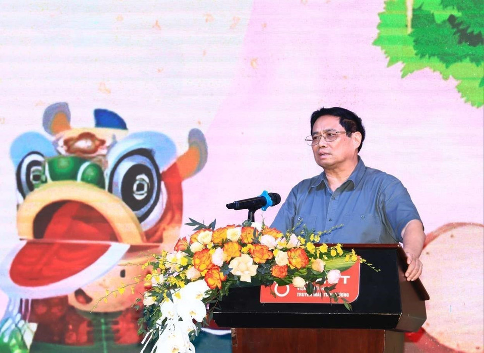 Thủ tướng Phạm Minh Chính phát biểu động viên các bệnh nhi. (Ảnh: Hoàng Hiếu/TTXVN)