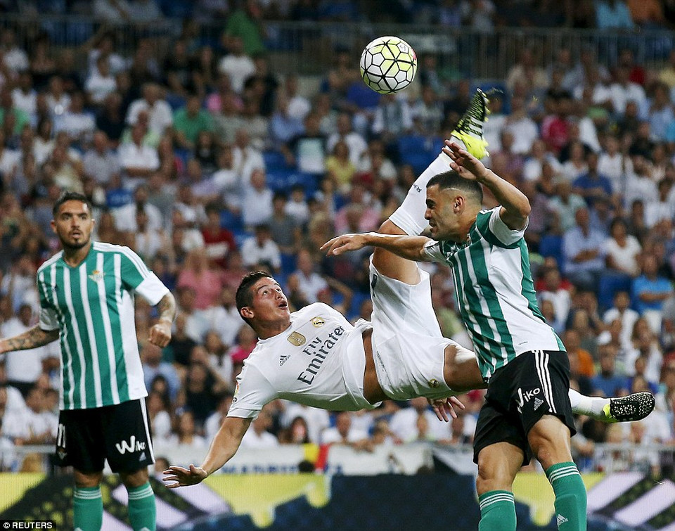 Chỉ đúng 2 phút sau pha lập công của Benzema.