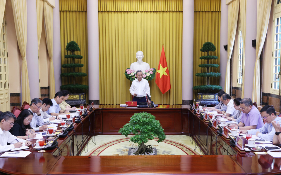 Chủ tịch nước Tô Lâm phát biểu chỉ đạo tại buổi làm việc về công tác thi đua, khen thưởng. (Ảnh: Lâm Khánh/ TTXVN)