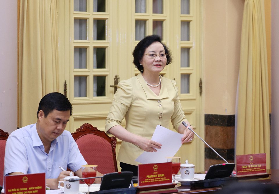 Bộ trưởng Bộ Nội vụ Phạm Thị Thanh Trà, Phó Chủ tịch Thường trực Hội đồng Thi đua-Khen thưởng Trung ương báo cáo công tác. (Ảnh: Lâm Khánh/TTXVN)