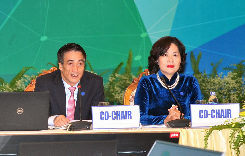 Thứ trưởng Bộ Tài chính Việt Nam Trần Xuân Hà và Phó Thống đốc Ngân hàng Nhà nước Việt Nam Nguyễn Thị Hồng chủ trì Hội nghị. (Ảnh: Nguyễn Khang/TTXVN)