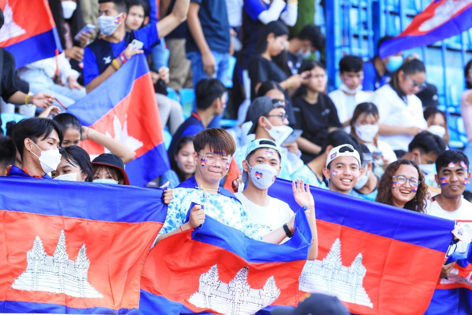 Các cổ động viên của Campuchia tại sân Thiên Trường. (Ảnh: Tuấn Anh/TTXVN)