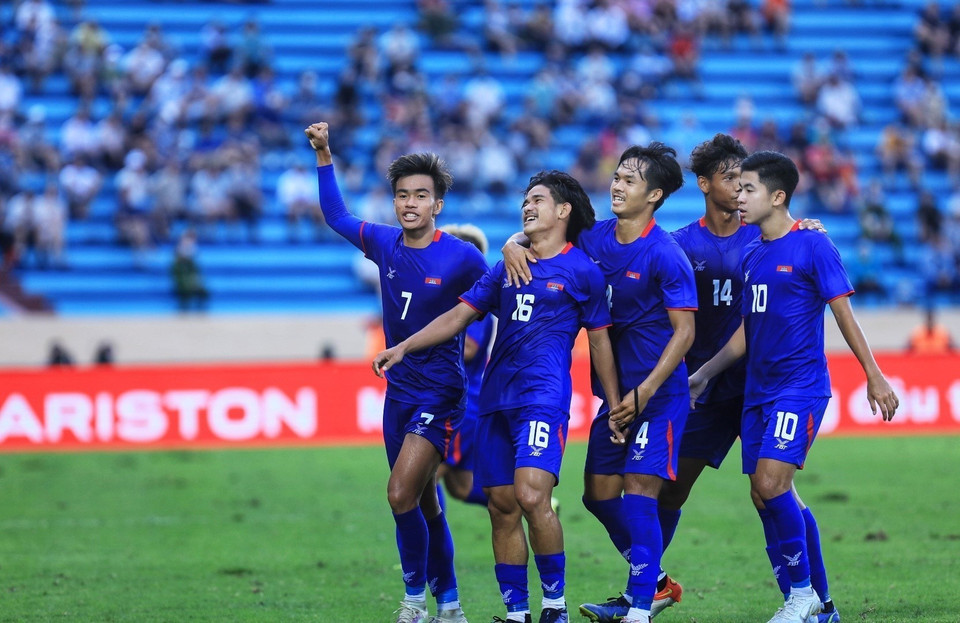 Niềm vui của các cầu thủ U23 Campuchia sau trận thắng tưng bừng. (Ảnh: Tuấn Anh/TTXVN)
