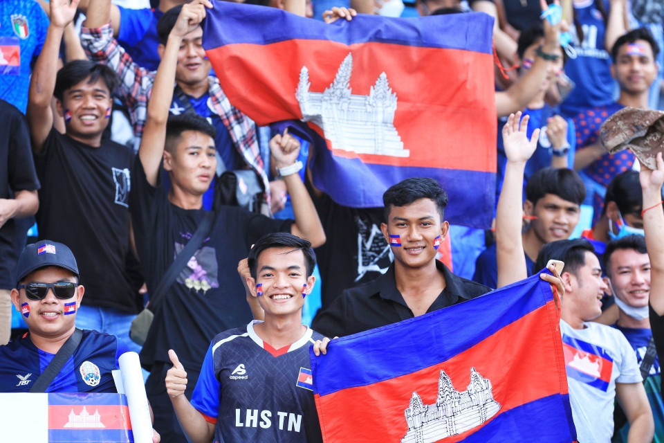 Các cổ động viên của Campuchia trên sân Thiên Trường. (Ảnh: Tuấn Anh/TTXVN)