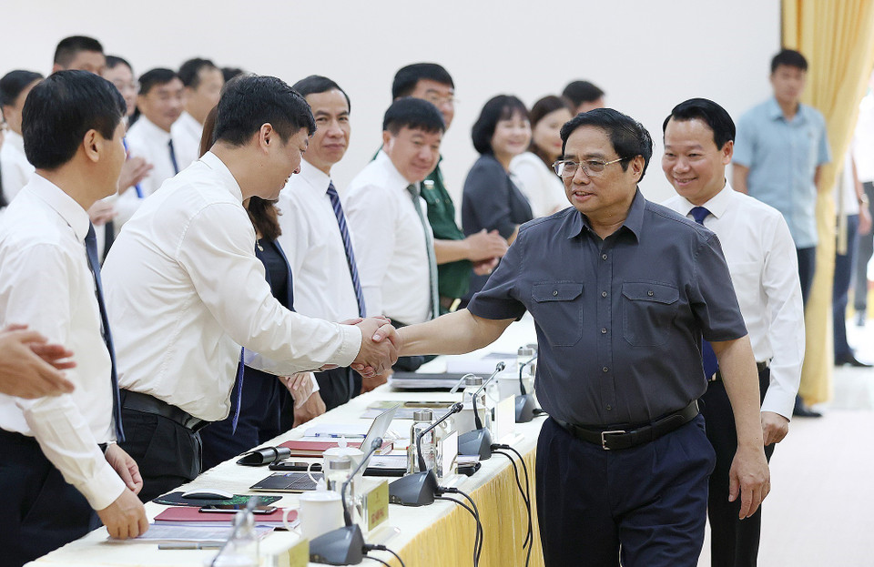 Thủ tướng Phạm Minh Chính với các đại biểu tham dự buổi làm việc. (Ảnh: Dương Giang/TTXVN)