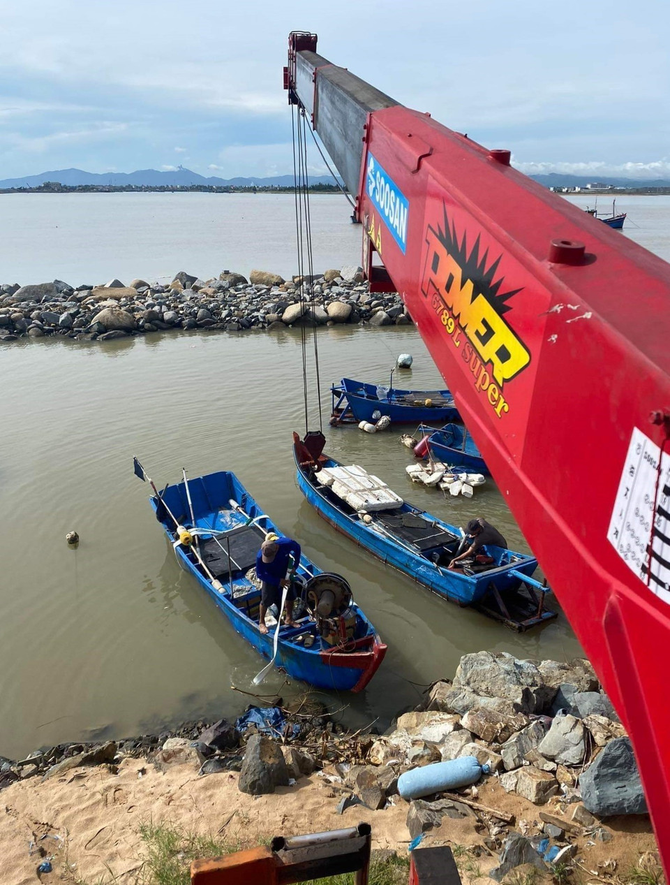 Hiện nay toàn tỉnh Phú Yên có 396 tàu cá/2.377 lao động đang hoạt động khai thác trên biển. (Ảnh: TTXVN phát)