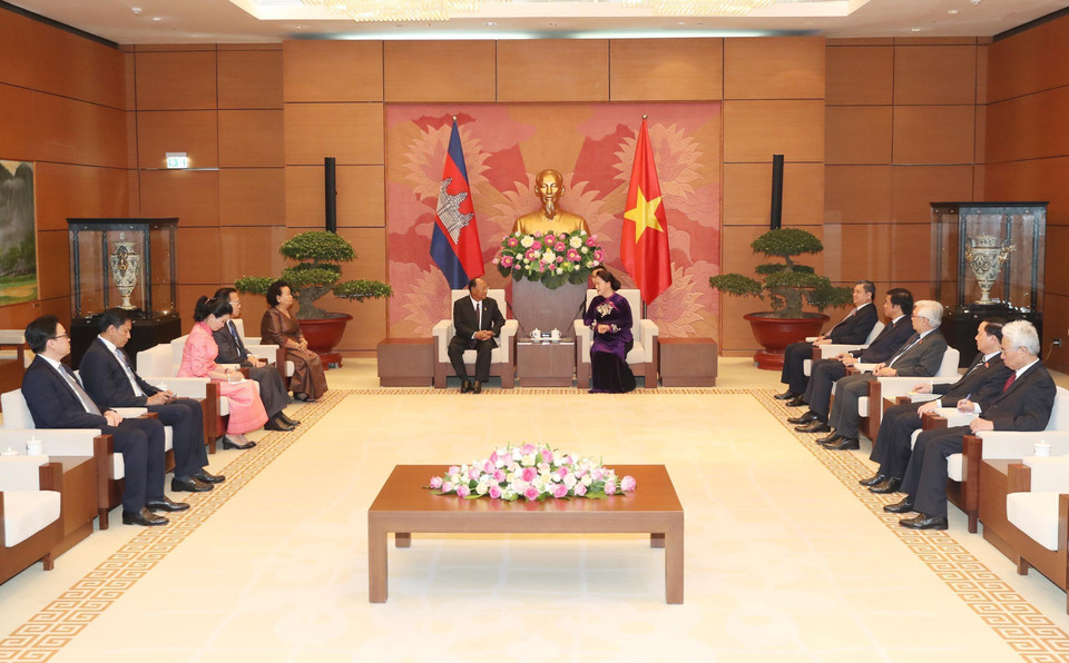Chủ tịch Quốc hội Nguyễn Thị Kim Ngân đón, hội đàm với Chủ tịch Quốc hội Vương quốc Campuchia. (Ảnh: Trọng Đức/TTXVN)