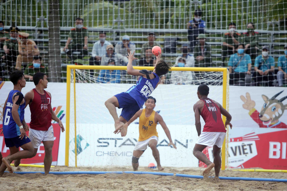 Pha tấn công của đội tuyển Thailand trước khung thành của đội tuyển Philipines . (Ảnh: Quý Trung/TTXVN)